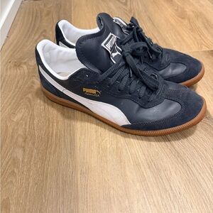 Puma Men's Black and White Sneakers